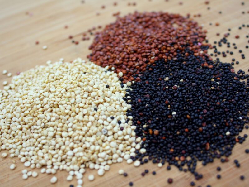 quinoa-seeds-red-white-black